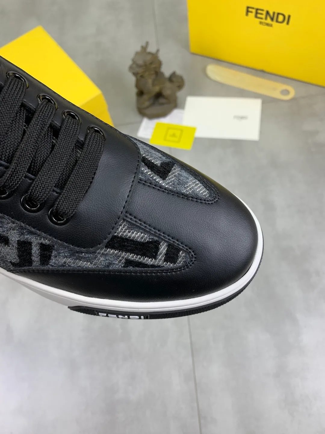​Men's shoes 💰P420 💰[New style] little monster 🆘 New style at FENDI counter 🕶️🕶️Simple routing effect, showing an elegant and cool driving shoe 🎬Using imported calfskin + first-layer pigskin lining🐂Excellent material🎬Detailed workmanship 🤗Comfortable foot feel➰➰. ​Pair it with any outfit to show your taste and temperament, low-key luxury ♻️Design ​simple and elegant ​noble and fashionable 🍃​Very loved and favored by trendy men 💓❤️size: 38-44 4️⃣colors available